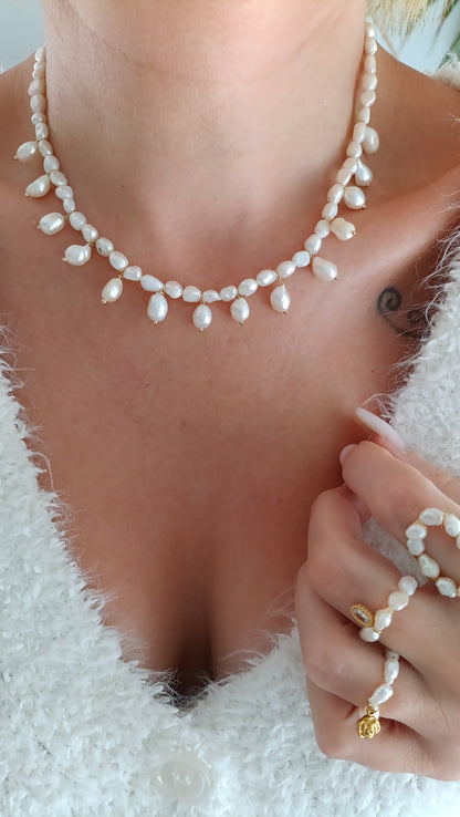 collier monarchie française en perles d'eau douce, collier pelres d'eau douce femme, collier de créateur en perles d'eau douce, bijoux faits mains france, bijoux faits main rodez, bijoux fantaisie aveyron, bijoux fantaisie rodez, bijoux acier inoxydable rodez, bijoux perles d'eau douce fait en france, entreprise française de bijoux, collier vintage femme perles d'eau douce