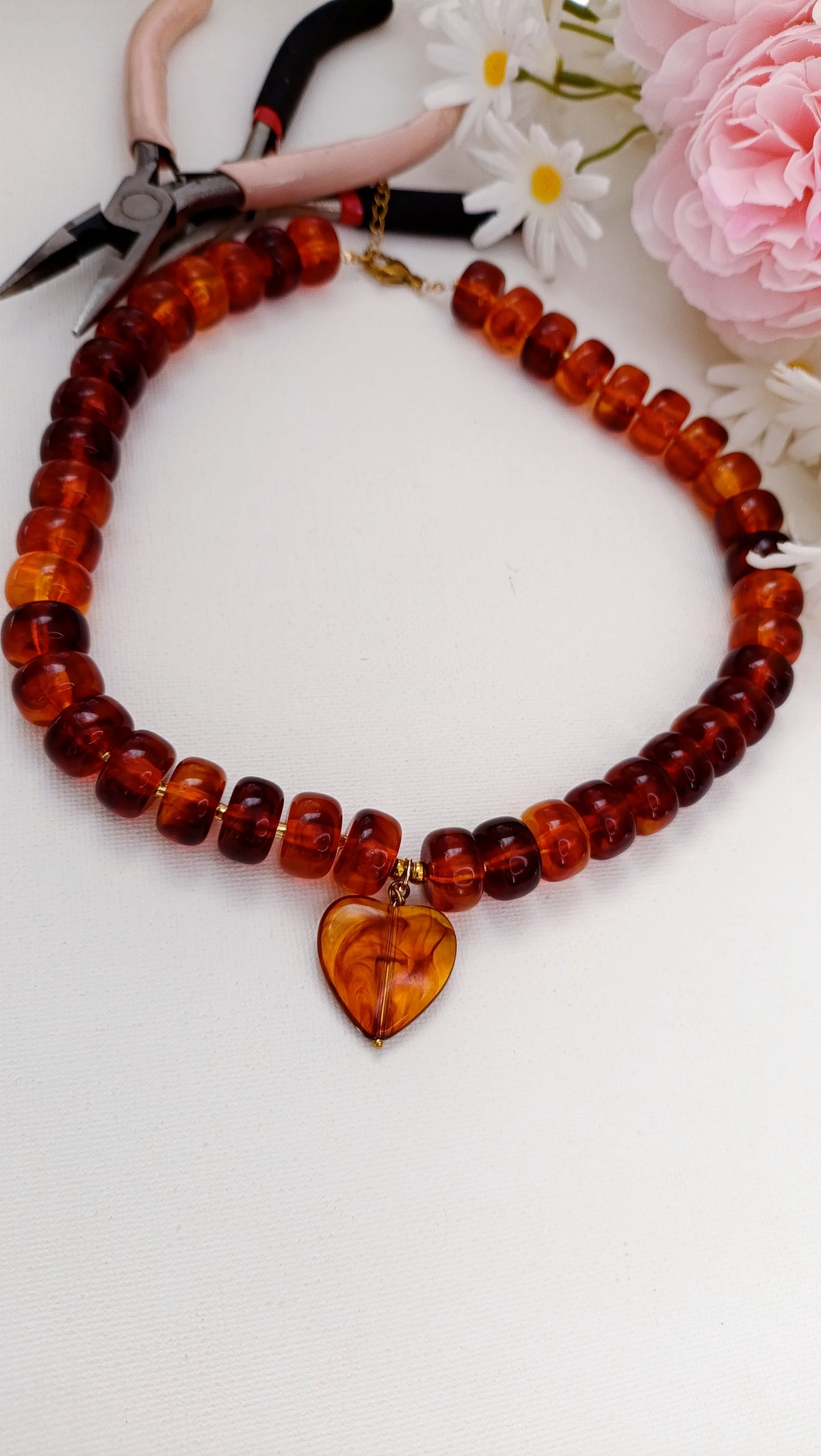 bijoux artisanaux rodez, bijoux de créateur rodez, bijoux fantaisie rodez, bijoux rares fabriqués en france, bijoux de qualité fabriqués en france, bijoux fantaisie pas chers, bijoux français, marque de bijoux français, collier perle ambre, collier femme perles marrons, collier femme sezanne, collier femme perles ambre et coeur