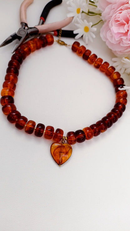 bijoux artisanaux rodez, bijoux de créateur rodez, bijoux fantaisie rodez, bijoux rares fabriqués en france, bijoux de qualité fabriqués en france, bijoux fantaisie pas chers, bijoux français, marque de bijoux français, collier perle ambre, collier femme perles marrons, collier femme sezanne, collier femme perles ambre et coeur