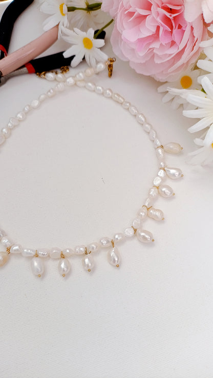 collier monarchie française en perles d'eau douce, collier pelres d'eau douce femme, collier de créateur en perles d'eau douce, bijoux faits mains france, bijoux faits main rodez, bijoux fantaisie aveyron, bijoux fantaisie rodez, bijoux acier inoxydable rodez, bijoux perles d'eau douce fait en france, entreprise française de bijoux, collier vintage femme perles d'eau douce