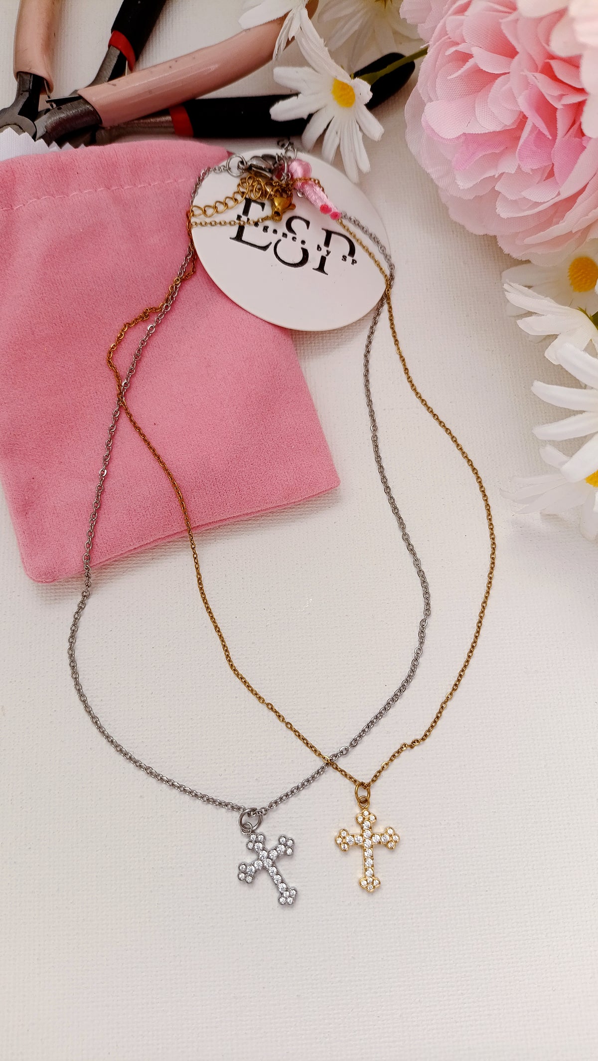 collier croix femme, collier croix strass femme, collier catholique acier inox, collier chrétien croix acier inox, bijoux catholiques fantaisie acier, bijoux acier catholique, site de bijoux catholique acier inox, bijoux acier inox rodez, site de bijoux cathloiques français, site d ebijoux chrétiens en acier inox, collier croix de qualité, site de bijoux croix acier inox