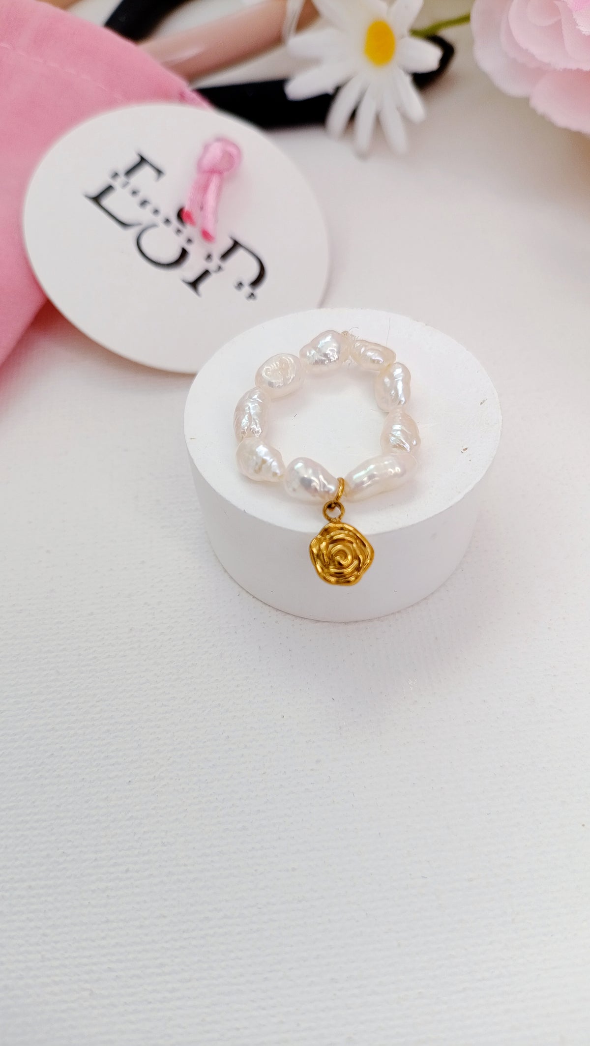bague en perles d'eau douce et acier inox,bague de créateur français, site de bijoux de créateur, site de bijoux faits main en france, bijoux fantaisie faits main en france, bijoux artisanaux francais, boutique en ligne bijoux rodez, bijoux de créateur rodez, bijoux de créateur aveyron, bague en perles d'eau douce et acier inoxydable, collier en perles d'eau douce fantaisie, bague en perles d'eau douce original
