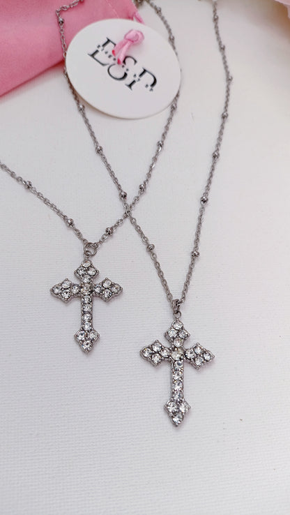 Colier catholique femme, collier chrétien femme, collier lourdes femme, collier catholique en acier inoxydable, collier chrétien femme en acier inoxydable, bijoux fantaisie rodez, bijoux de créateur rodez, bijoux artisanaux rodez