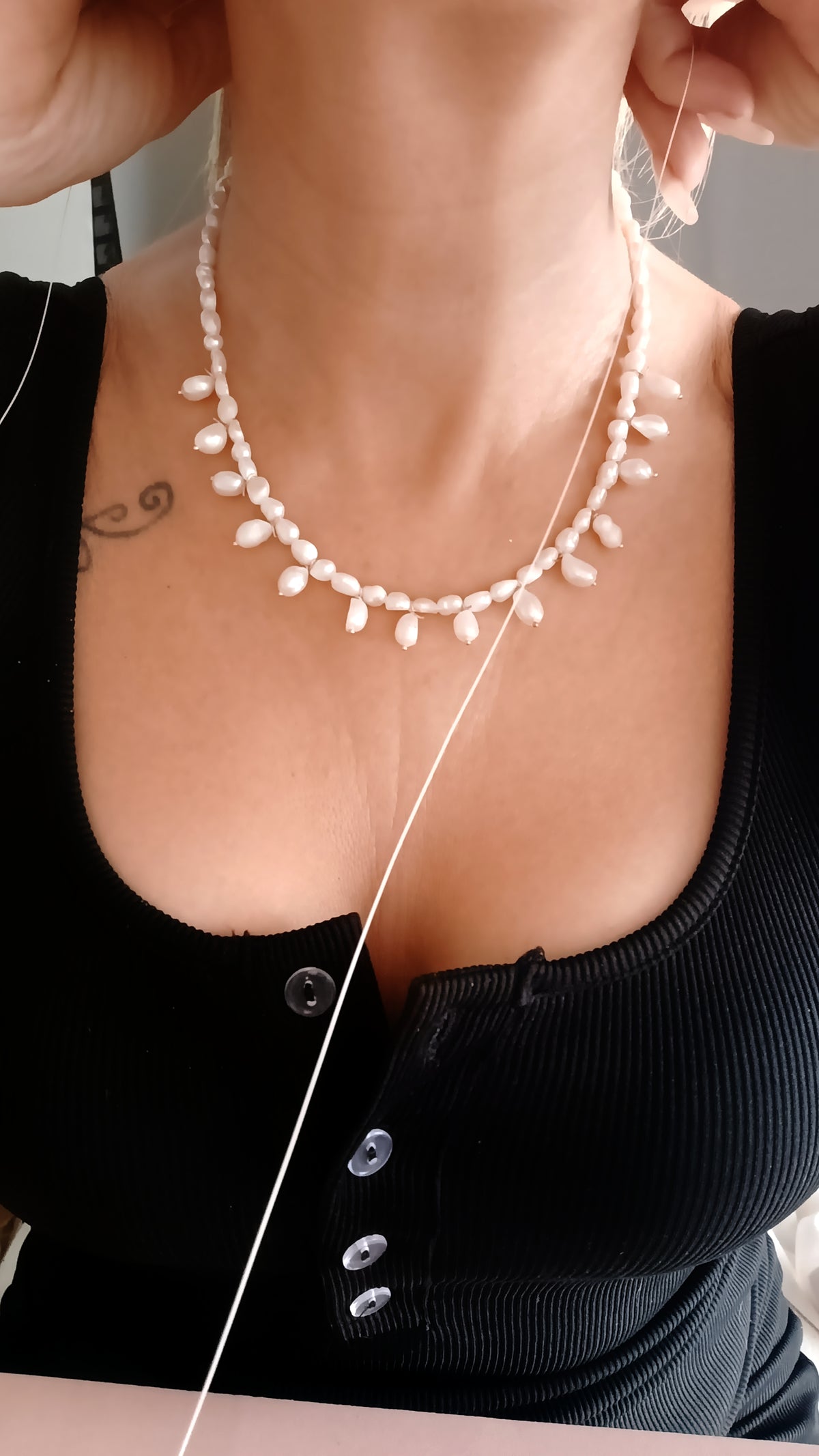 collier monarchie française en perles d'eau douce, collier pelres d'eau douce femme, collier de créateur en perles d'eau douce, bijoux faits mains france, bijoux faits main rodez, bijoux fantaisie aveyron, bijoux fantaisie rodez, bijoux acier inoxydable rodez, bijoux perles d'eau douce fait en france, entreprise française de bijoux, collier vintage femme perles d'eau douce