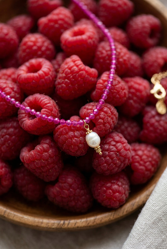 Collier femme en acier et perles rouge violette , bordeau et rose