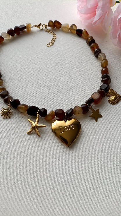 Collier femme à breloques perles marron, collier femme à pendentifs perles marrons, collier femme à charms perles marrons, collier femme en perles d'agate, collier femme agate marron, colliker à charms original, collier à charms pas cher, site de collier à charms femme, collier à pendentifs pas cher, collier à breloques pas cher, collier en agate femme