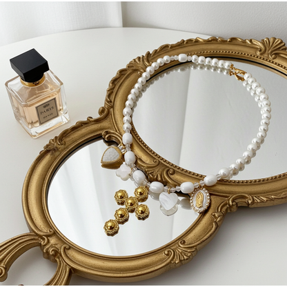 site de bijoux français, collier à breloques blanc, collier à charms blanc, collier à pendentifs blancs, collier en perles et breloques blanc pas cher, site de colliers à breloques pas cher, site de collier à charms pas cher, collier femme en perles blanches et breloques, collier femme printemps été 2026, collier à grosses perles blanches et breloques